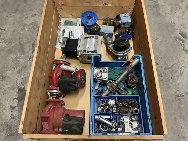 Partij cv-installatiemateriaal - afbeelding 1 van  10