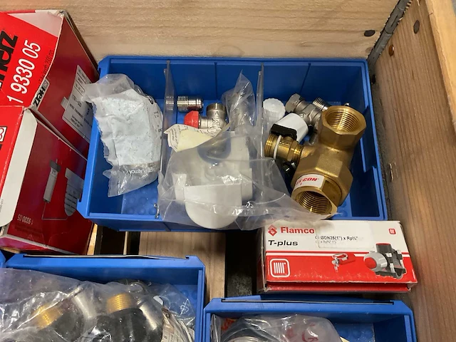 Partij cv-installatiemateriaal - afbeelding 2 van  11