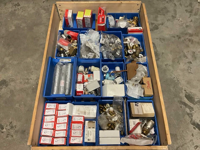 Partij cv-installatiemateriaal - afbeelding 1 van  11