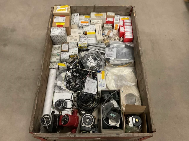Partij cv-installatiemateriaal - afbeelding 1 van  3