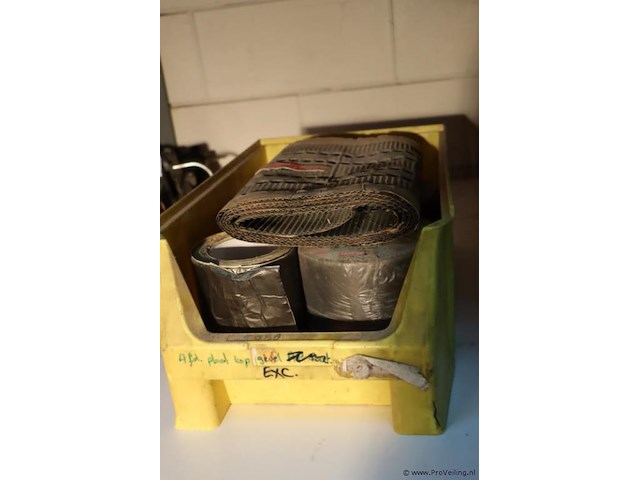 Partij dakbedekking afplakstrip - afbeelding 1 van  2