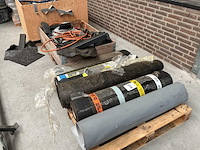 Partij dakdekkersmaterialen en dakleer - afbeelding 1 van  4