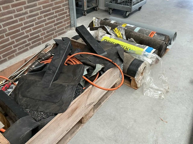 Partij dakdekkersmaterialen en dakleer - afbeelding 4 van  4