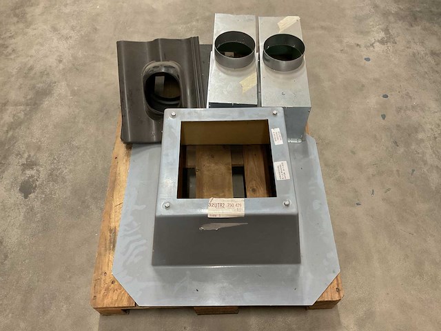 Partij dakmateriaal - afbeelding 1 van  4