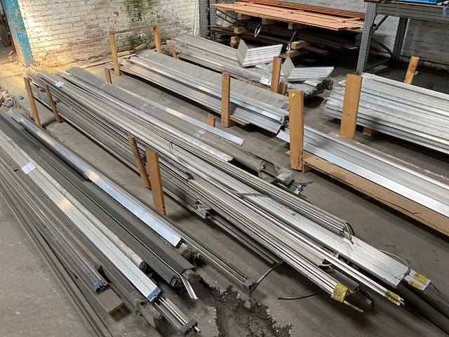 Partij dakmaterialen (25x) - afbeelding 1 van  6