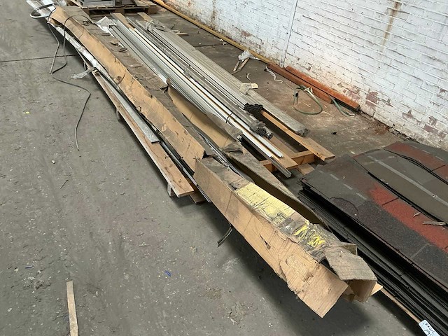 Partij dakmaterialen (40x) - afbeelding 2 van  7