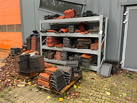 Partij dakpannen met stelling - afbeelding 1 van  10