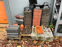 Partij dakpannen met stelling - afbeelding 6 van  10