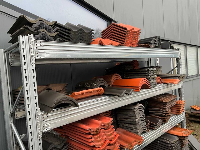 Partij dakpannen met stelling - afbeelding 7 van  10