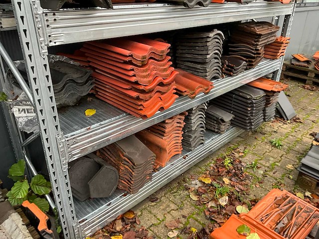 Partij dakpannen met stelling - afbeelding 8 van  10