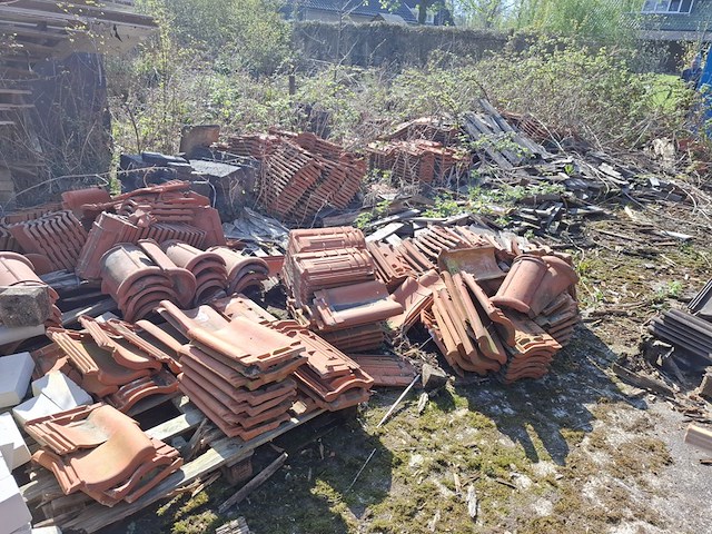 Partij dakpannen, stenen, lijmblokken etc. - afbeelding 2 van  9