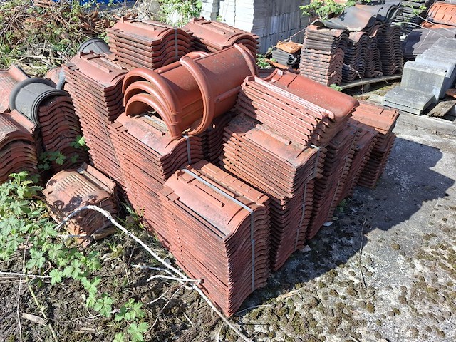 Partij dakpannen, stenen, lijmblokken etc. - afbeelding 4 van  9