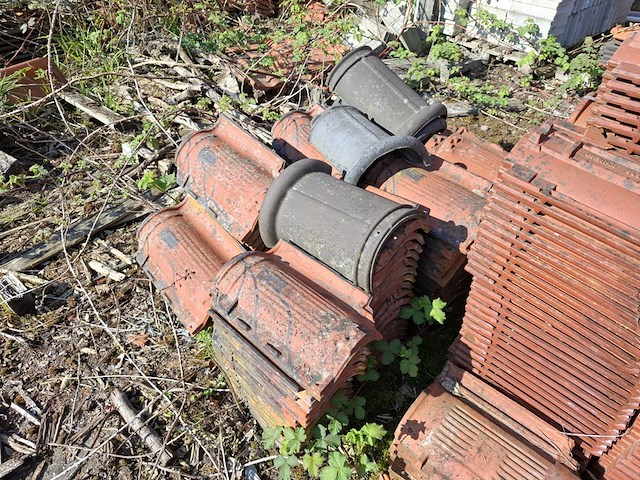 Partij dakpannen, stenen, lijmblokken etc. - afbeelding 5 van  9