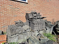 Partij dakpannen, stenen, lijmblokken etc. - afbeelding 7 van  9