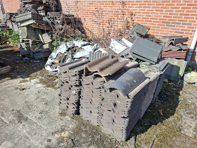 Partij dakpannen, stenen, lijmblokken etc. - afbeelding 9 van  9