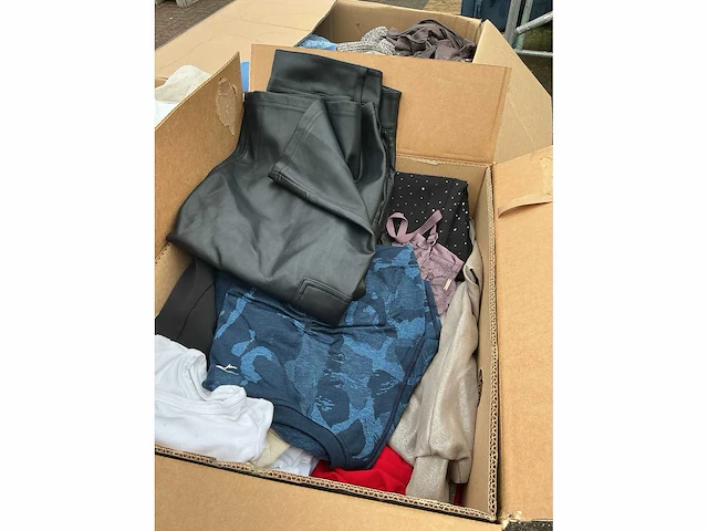 Partij | dames, heren & kinderkleding - afbeelding 5 van  9
