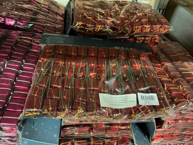 Partij deco decoratiemateriaal cadeautjes op stekers 60pcs/verpakking (126x) - afbeelding 3 van  10