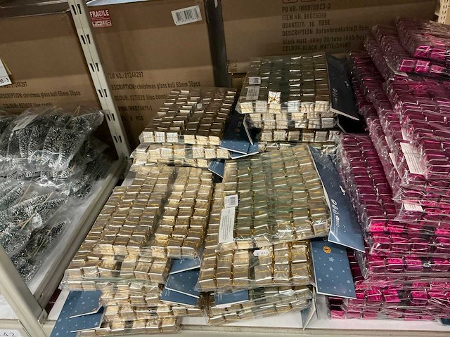Partij deco decoratiemateriaal cadeautjes op stekers 60pcs/verpakking (126x) - afbeelding 4 van  10