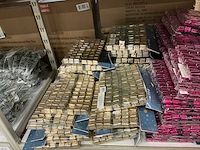 Partij deco decoratiemateriaal cadeautjes op stekers 60pcs/verpakking (126x) - afbeelding 4 van  10
