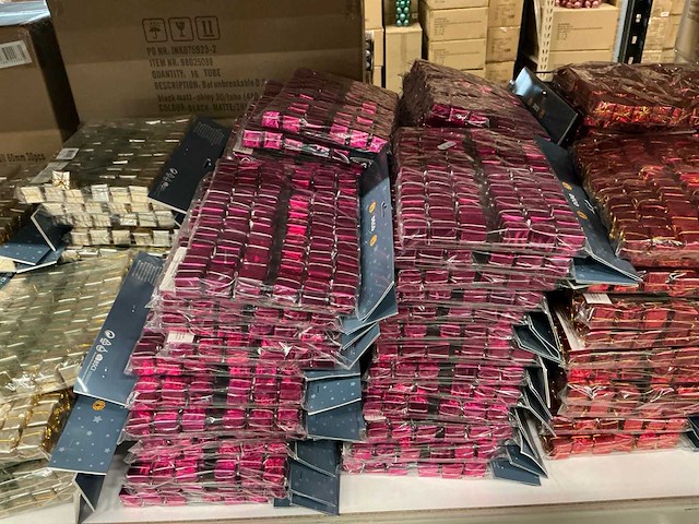 Partij deco decoratiemateriaal cadeautjes op stekers 60pcs/verpakking (126x) - afbeelding 5 van  10