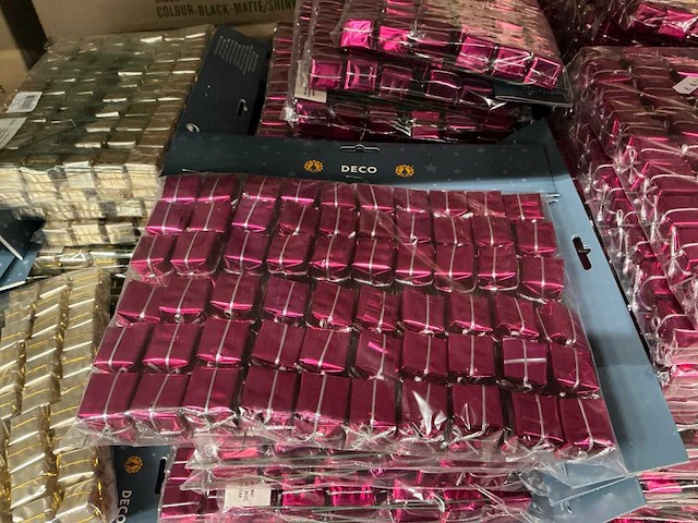 Partij deco decoratiemateriaal cadeautjes op stekers 60pcs/verpakking (126x) - afbeelding 9 van  10