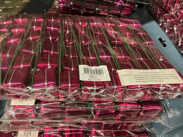 Partij deco decoratiemateriaal cadeautjes op stekers 60pcs/verpakking (126x) - afbeelding 10 van  10