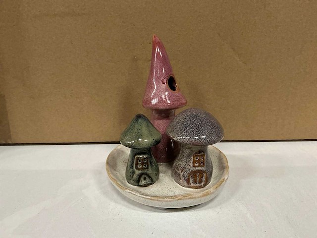 Partij deco plate with mushroom vase d9,5/h12cm (12x) - afbeelding 1 van  1