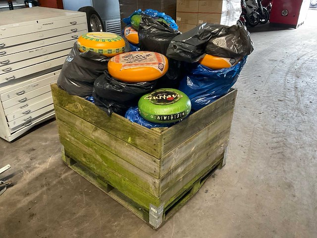 Partij decoratie kaaswielen - afbeelding 1 van  4