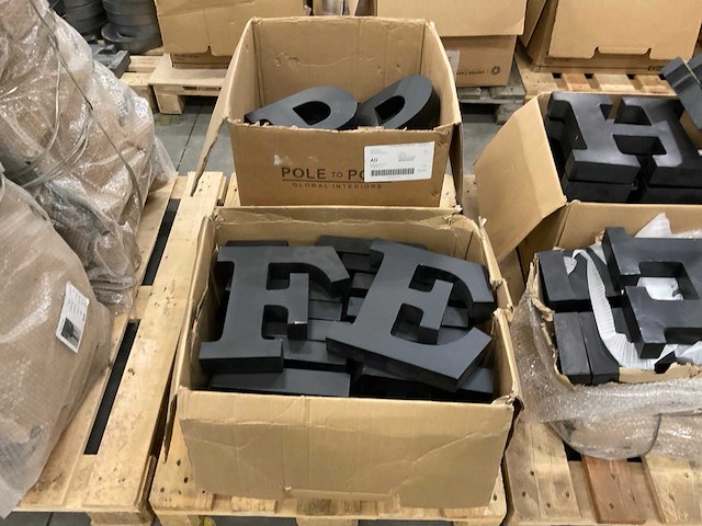 Partij decoratie letters, 6 pallets - afbeelding 6 van  16