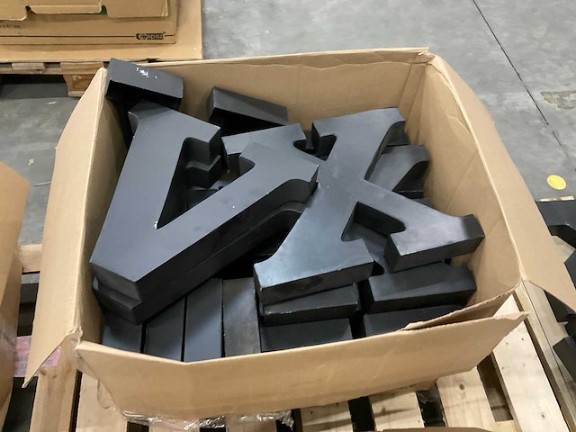 Partij decoratie letters, 6 pallets - afbeelding 11 van  16