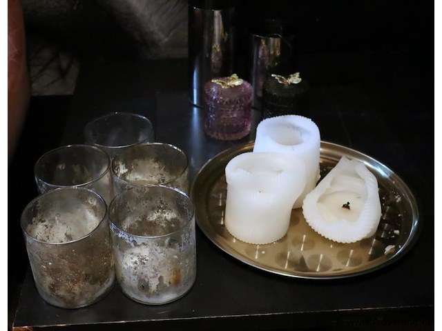 Partij decoratie o.a. waxinelichthouders, schaal & kaarsen - afbeelding 1 van  5