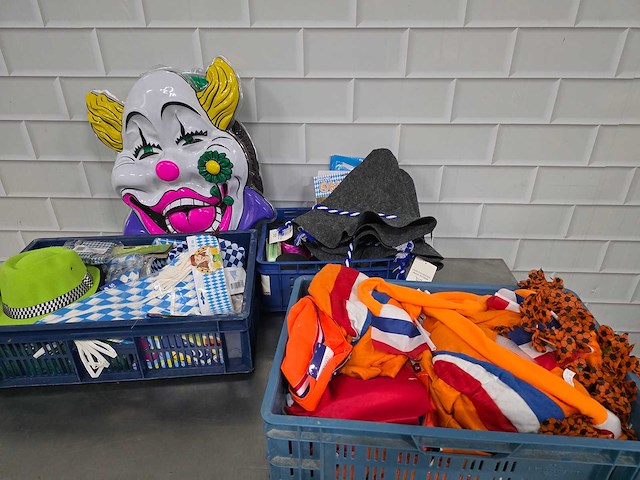 Partij decoratiemateriaal en feestartikelen - afbeelding 1 van  7