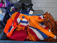 Partij decoratiemateriaal en feestartikelen - afbeelding 2 van  7