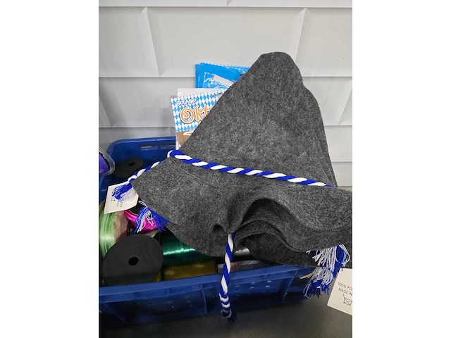 Partij decoratiemateriaal en feestartikelen - afbeelding 3 van  7