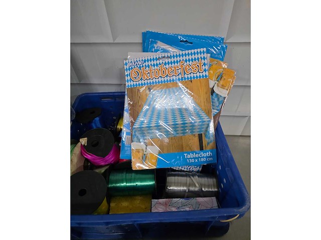 Partij decoratiemateriaal en feestartikelen - afbeelding 4 van  7