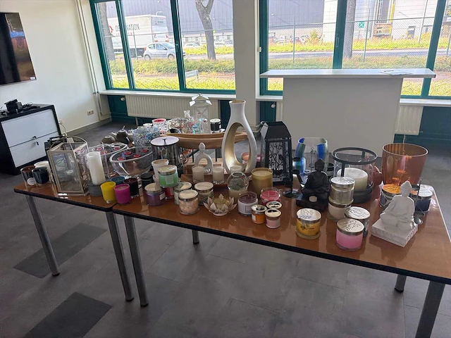 Partij decoratiemateriaal (kaarsen) - afbeelding 1 van  6