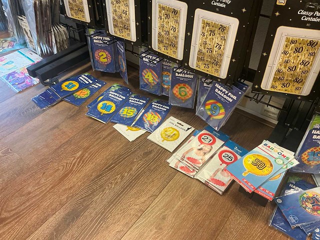Partij decoratiemateriaal - afbeelding 3 van  11