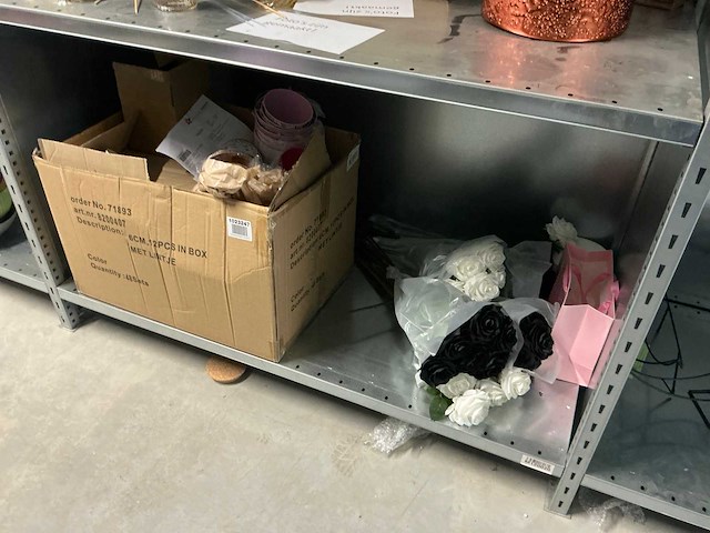 Partij decoratiematerialen - afbeelding 37 van  88