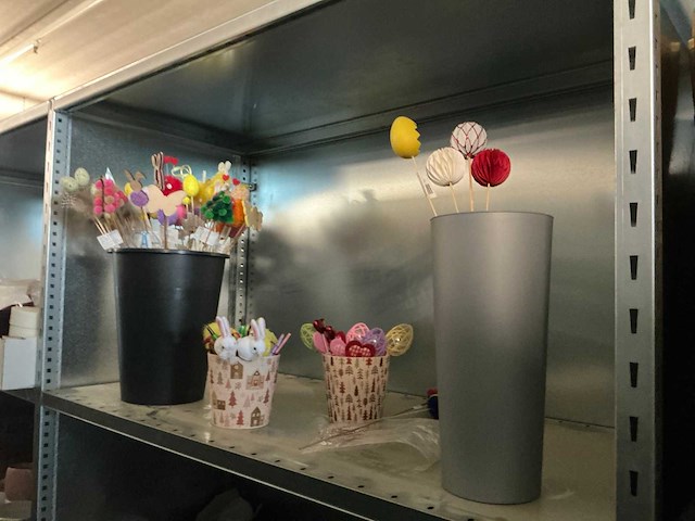 Partij decoratiematerialen - afbeelding 63 van  88