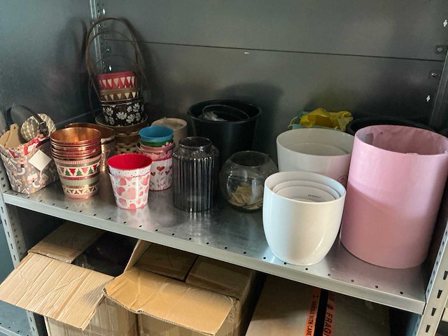 Partij decoratiematerialen - afbeelding 88 van  88