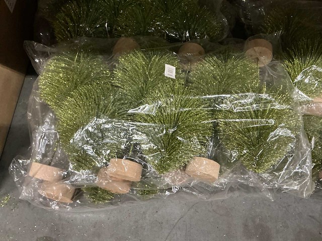 Partij decoratieve groene glitterboompjes h30cm (42x) - afbeelding 2 van  3