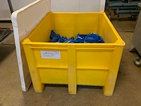 Partij deegmandjes in palletkrat - afbeelding 2 van  5