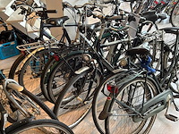 Partij defecte en incomplete fietsen - afbeelding 2 van  9