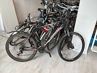 Partij defecte en incomplete fietsen - afbeelding 3 van  9