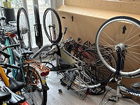 Partij defecte en incomplete fietsen - afbeelding 9 van  9