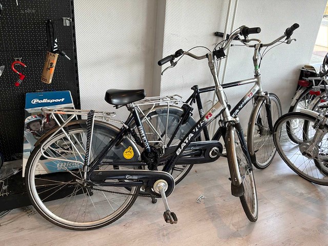 Partij defecte en incomplete fietsen - afbeelding 5 van  9