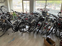 Partij defecte en incomplete fietsen