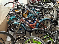 Partij defecte en incomplete fietsen - afbeelding 4 van  8