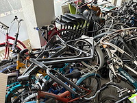 Partij defecte en incomplete fietsen - afbeelding 8 van  8