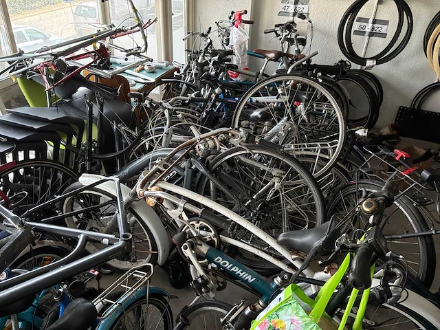 Partij defecte en incomplete fietsen - afbeelding 1 van  1